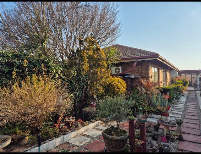 3 BEDROOM TOWNHOUSE FOR SALE IN VANDERBIJLPARK SE 2